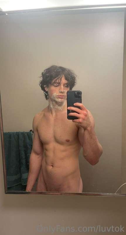 I need help shaving the rest of my body 😉