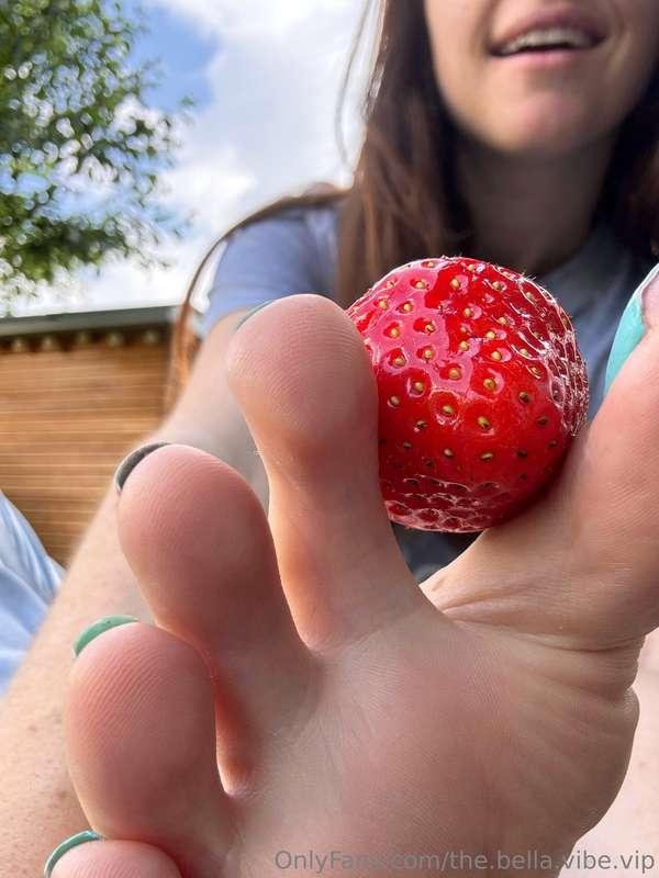 Do you want to taste how sweet this strawberries are? Which ..