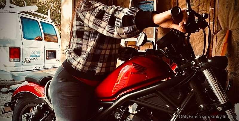 Just a girl and her first bike! ❤️🌹Show me some love!❤️ 