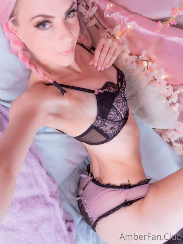 Live now! Cum hang guyssss. SignUpForAmber.com