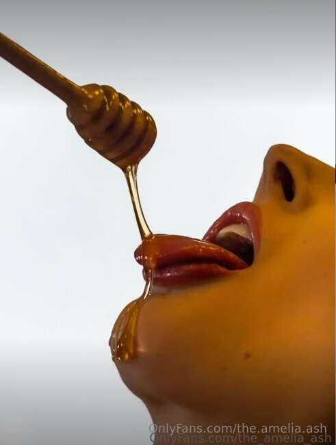 I wish it's your cum instead of this honey 😉