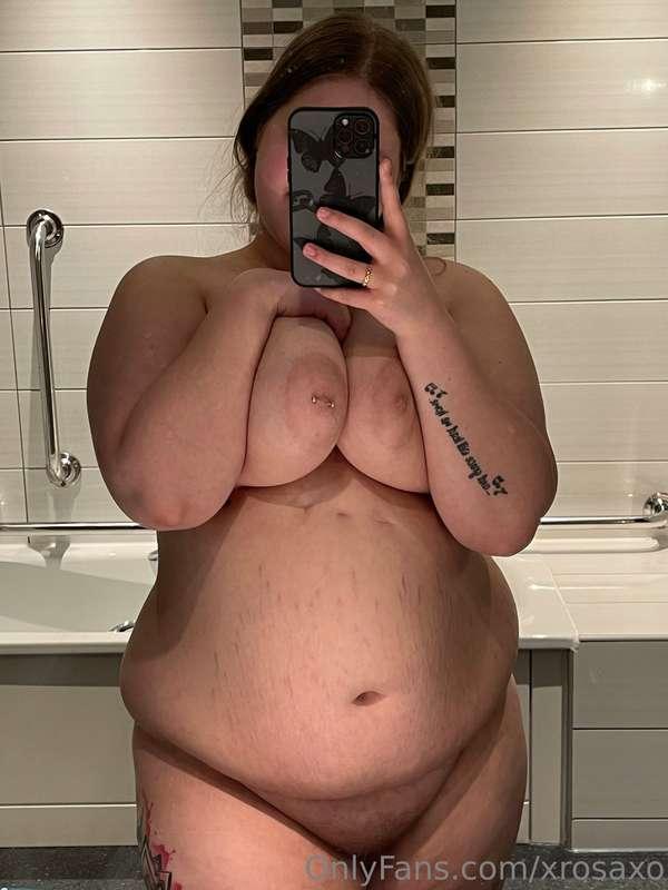 ✨ always wanting to take nudes in a hotel room ✨