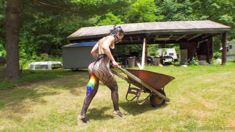 Milf Slavery 4 - The wheelbarrow Full pic set Video version ..
