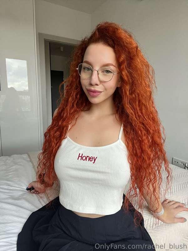 Redhead, curly, and always in a cool top😍 How’s that for a c..