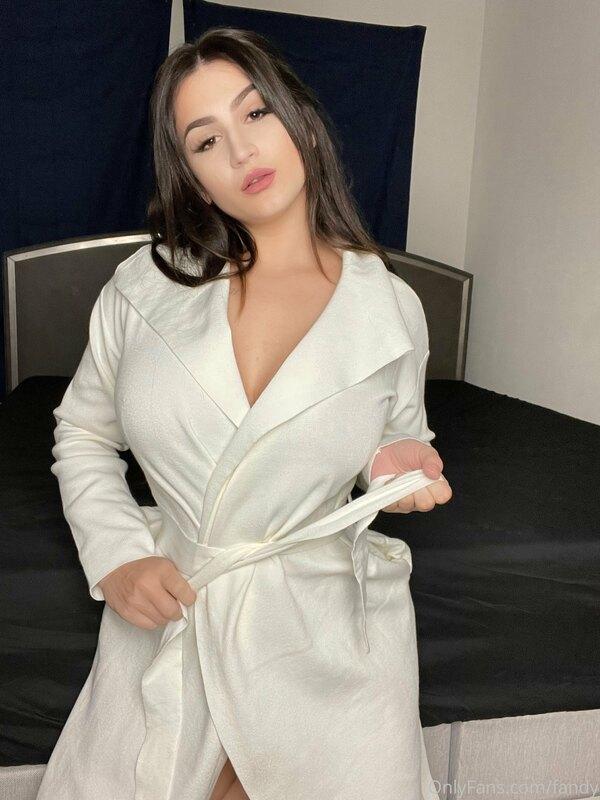 Hit the ♥️ if you like what’s under this jacket ? swipe ??