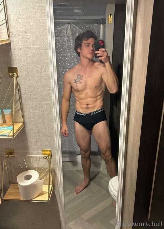 You still can’t look away? 🤤