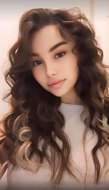 Sweet brunette 💋 @veronica_sexhelper 💋 waiting for you to sh..