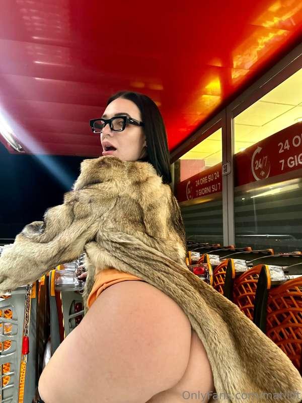 Mentre facevo la spesa mi è presa voglia di….
🍆💦🥵