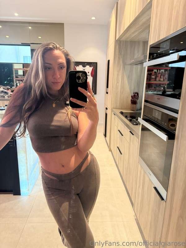 officialgiarose image #0