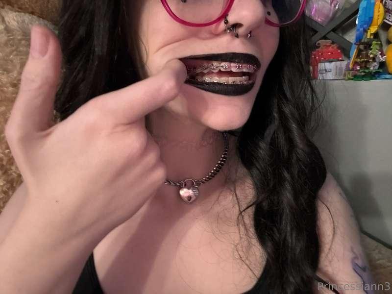 why does this trigger you.. you’re so fucking pathetic 