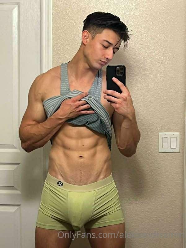 🚨Should I collab with this tall athletic stud?🚨@bigjohnny007..