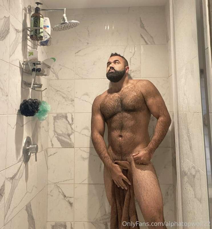 Morning Rinse 🚿
SWIPE to see Daddy without the towel 😏

“Lik..