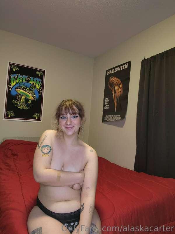 Hey babes would anyone be interested in a sex tape? 💋💋💋