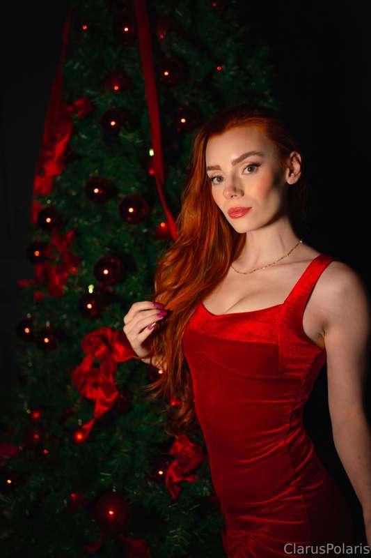 Everyone needs a lil red Christmas dress agree?? 💃 I'm updat..