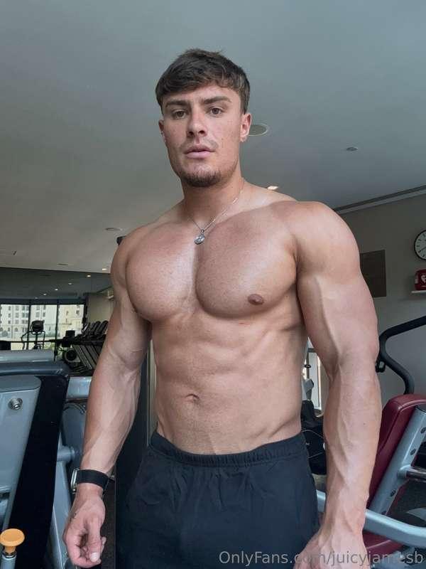 Would you let me eat your hole sir? 😜