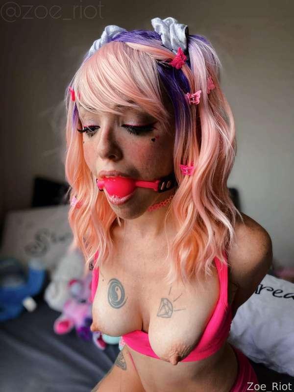 zoe_riot image #3