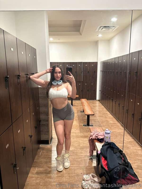 wanna come sweat on me at the gym 