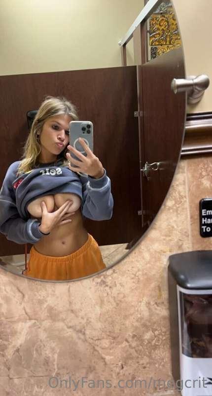 sneaky bathroom selfie ❤️