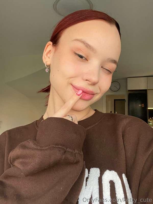 What is your favorite hobby? 😊✨My favorite hobby is reading ..