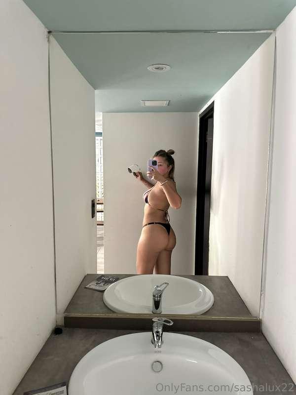 Pool day dump 😋😈