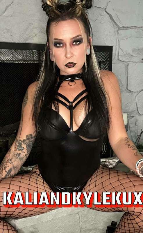 Been scrolling for hot porn all night & came across this bea..