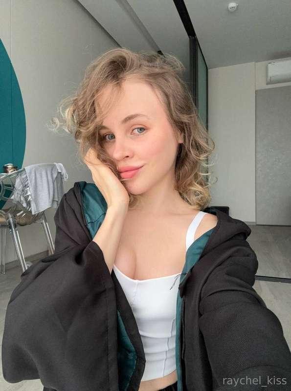 Do you like it better when I'm curly or straight?.｡ｏ♡I'm ver..