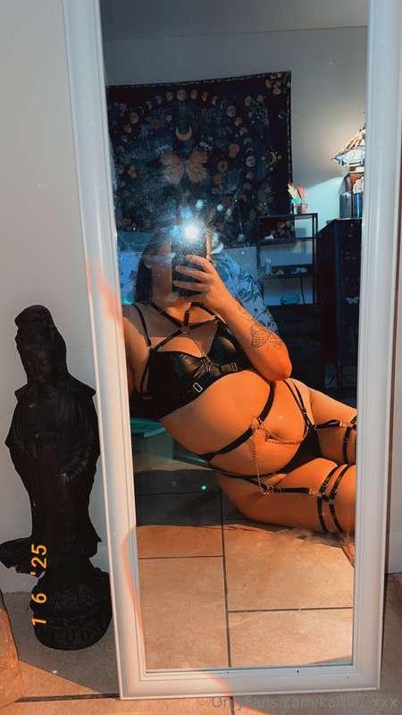 who’s ready to cum and play 👅