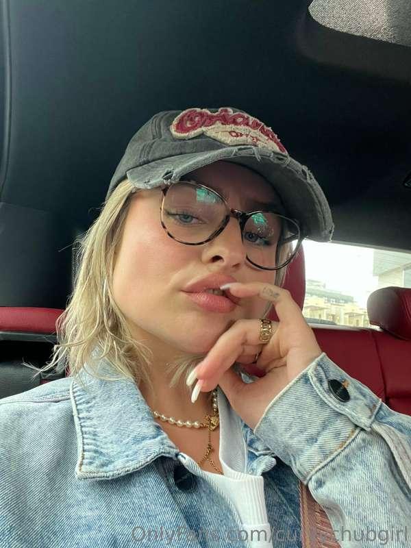 CAR SELFIE - wanna see more? 😏