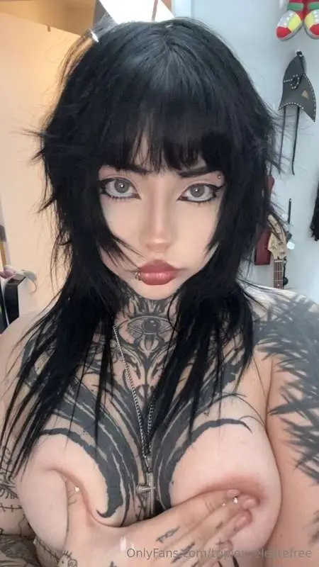 these titties are beyond ready to be played with 😈