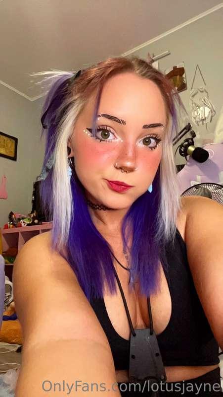 off to do moth things :3