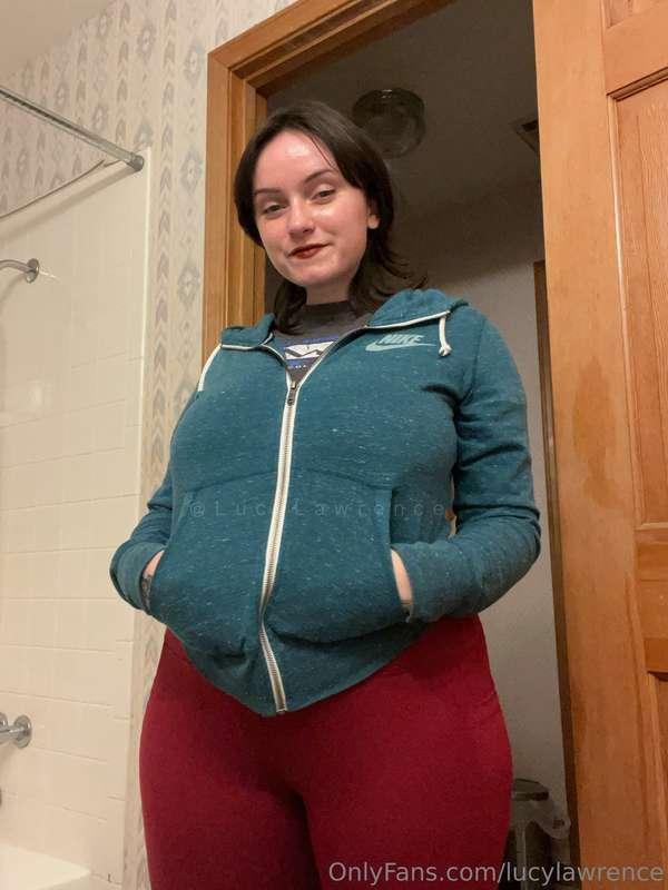 Feeling so cute in this little gym fit 😚😌So excited to build..
