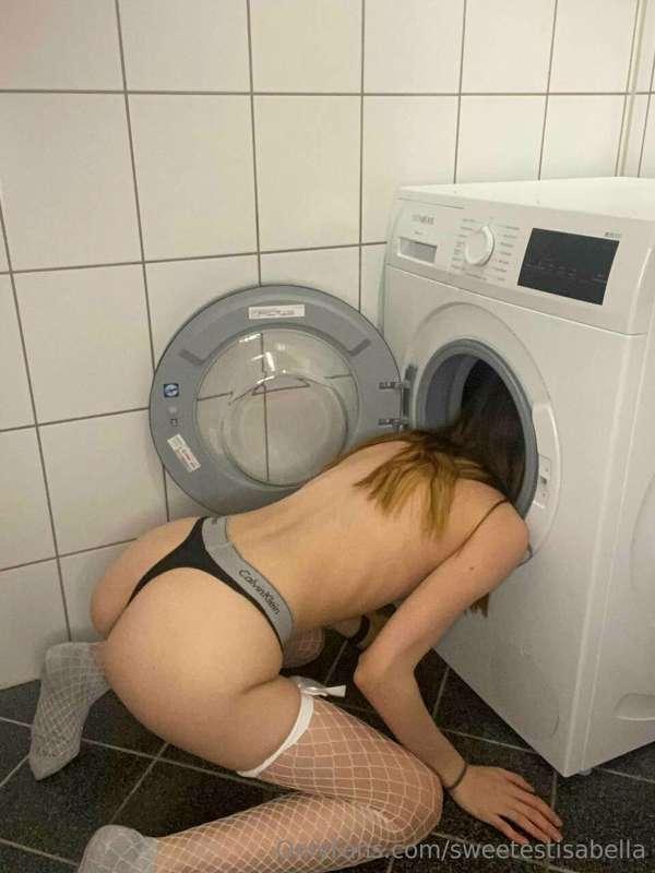 why do u always stare at me when i get the laundryyyy? 🙈🤤