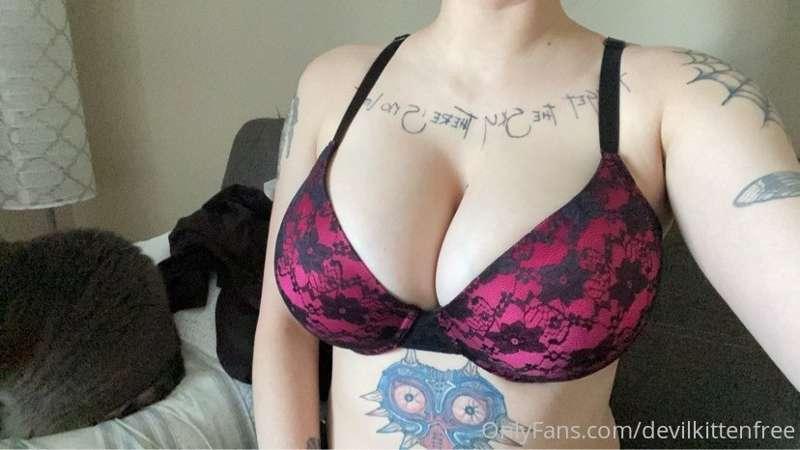 i got a new bra 🙈