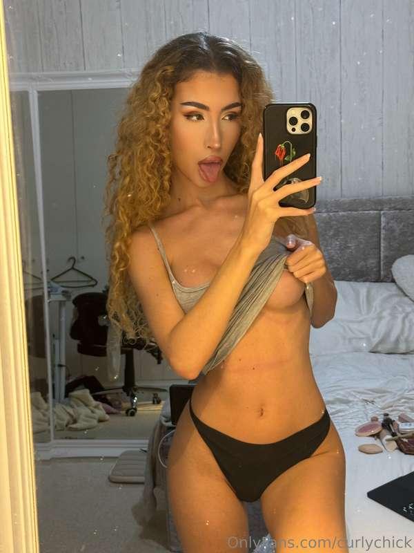 Messy room but 😜