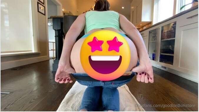 ***Ass Worship***  I start in mom-jeans and end with a bare ..