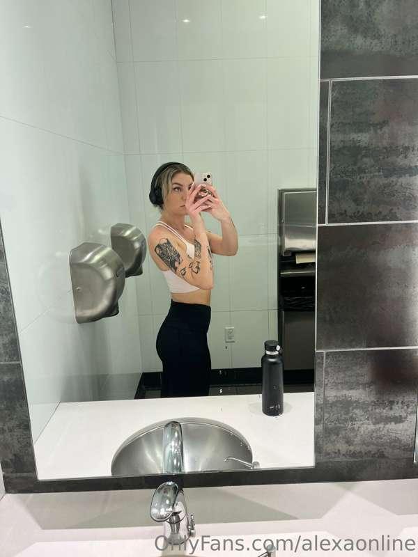 Been going back to the gym lately and getting my ass back. M..