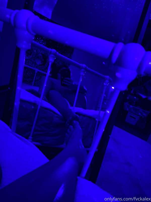 patiently waiting on daddy to make me cum 😈