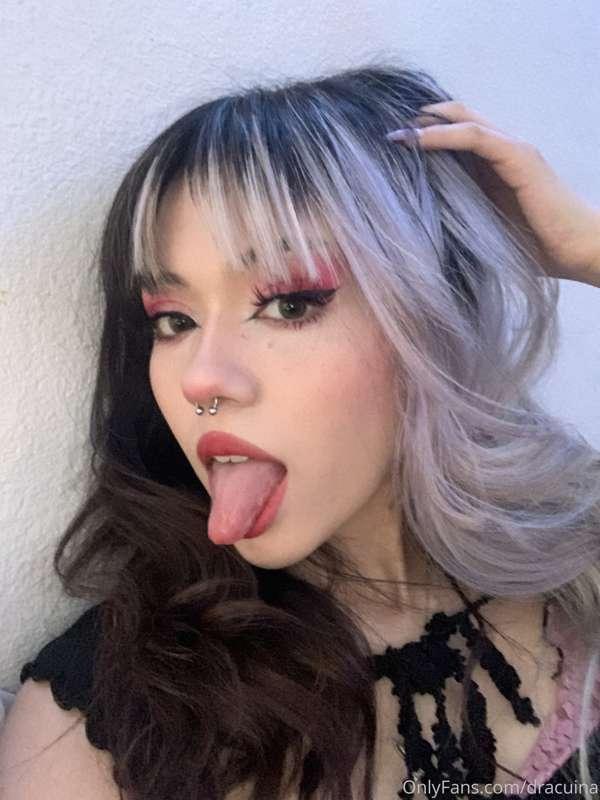 here’s jus some selfies ahahaha i have no where else to post..