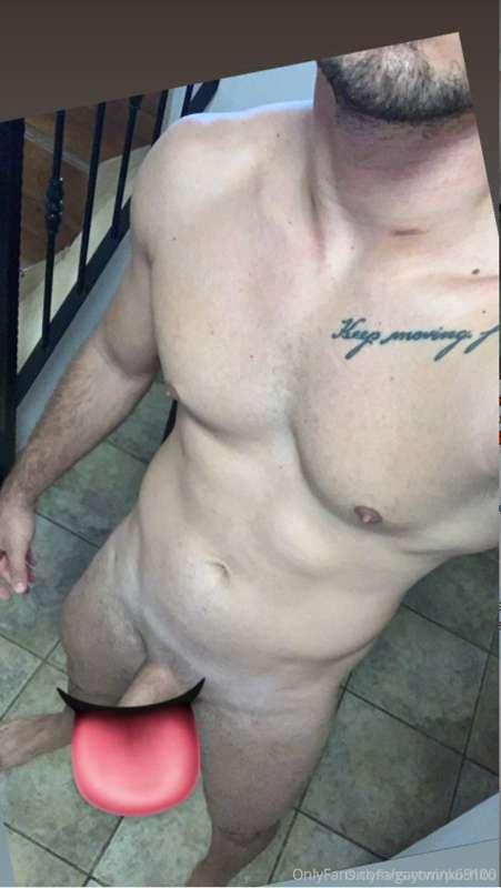 Check out this hot guy 🔥
@puchito 🇪🇸 European hot and dirty ..