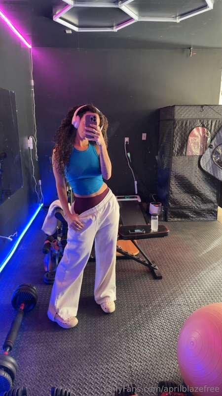 Say hi ❤️ @aprilblaze 