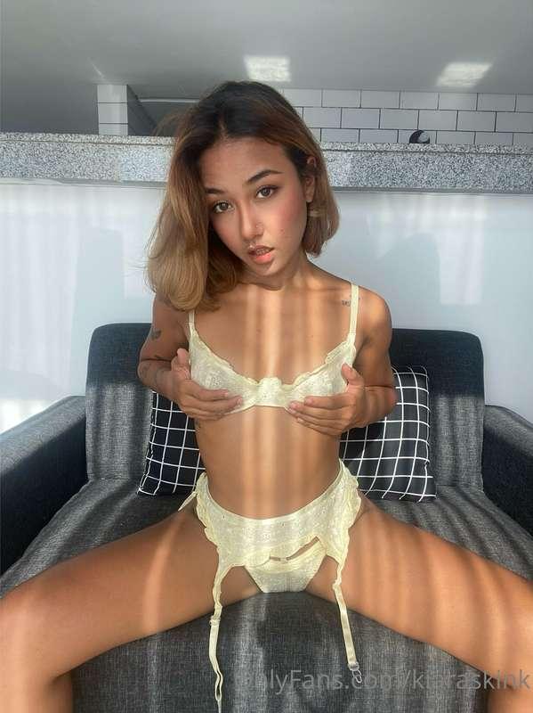 Hi everyone,

Welcome to my OF 🥰 I'm new here so I really ap..