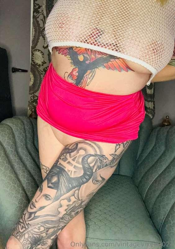 Inbox is open if you’re bored and horny like me 😈🥵🔥 Happy Fr..
