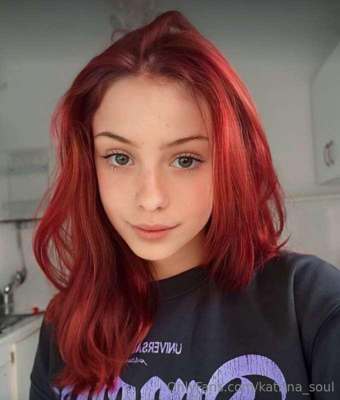 Let me distract you👉 @angegold 💋
Cute girl @angegold loves t..