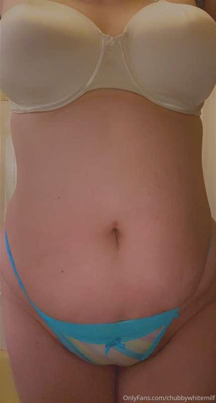 chubbywhitemilf image #0