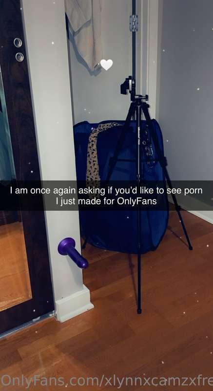 My friends get the most interesting Snapchats 😂 (spoiler: th..