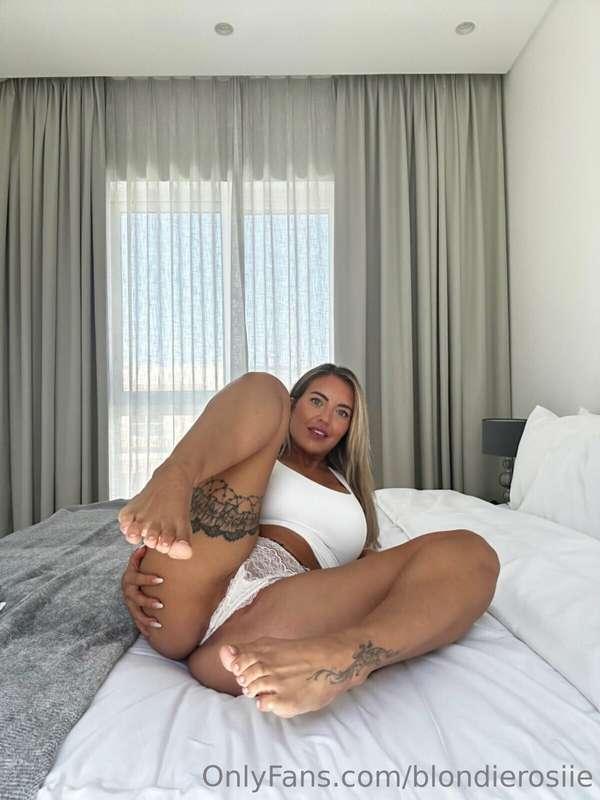 Besoin de ta bouche indisciplinée 
Need your undisciplined m..