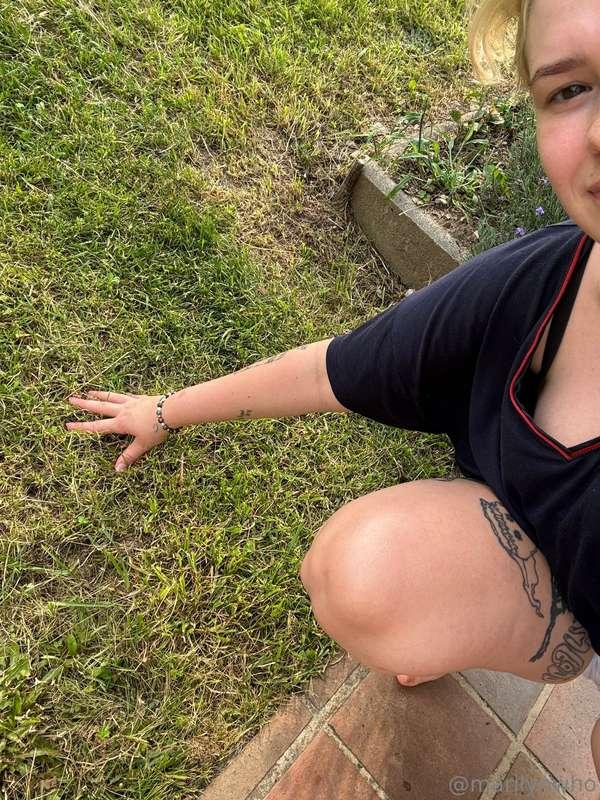 me when i touch grass (once every 7 business days)