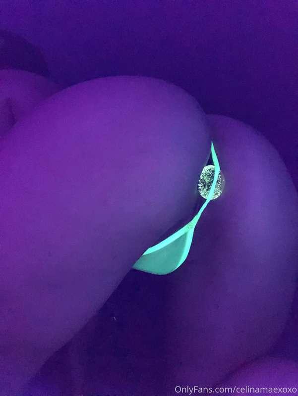 I love my new glow in the dark butt plug! It looks good but ..