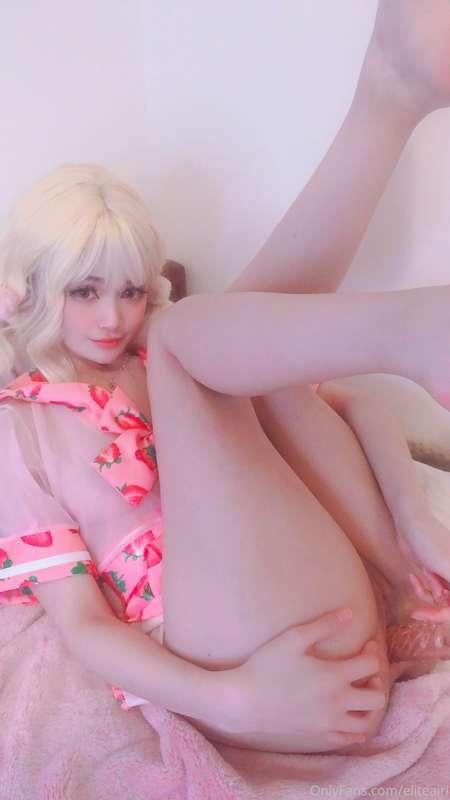 Cute pic right? 👀 want it on a Polaroid? Hehe 💕