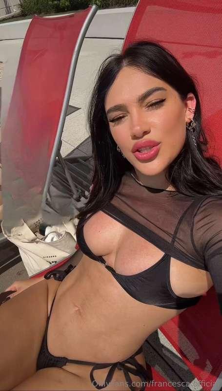 Under the sunny sky 😘